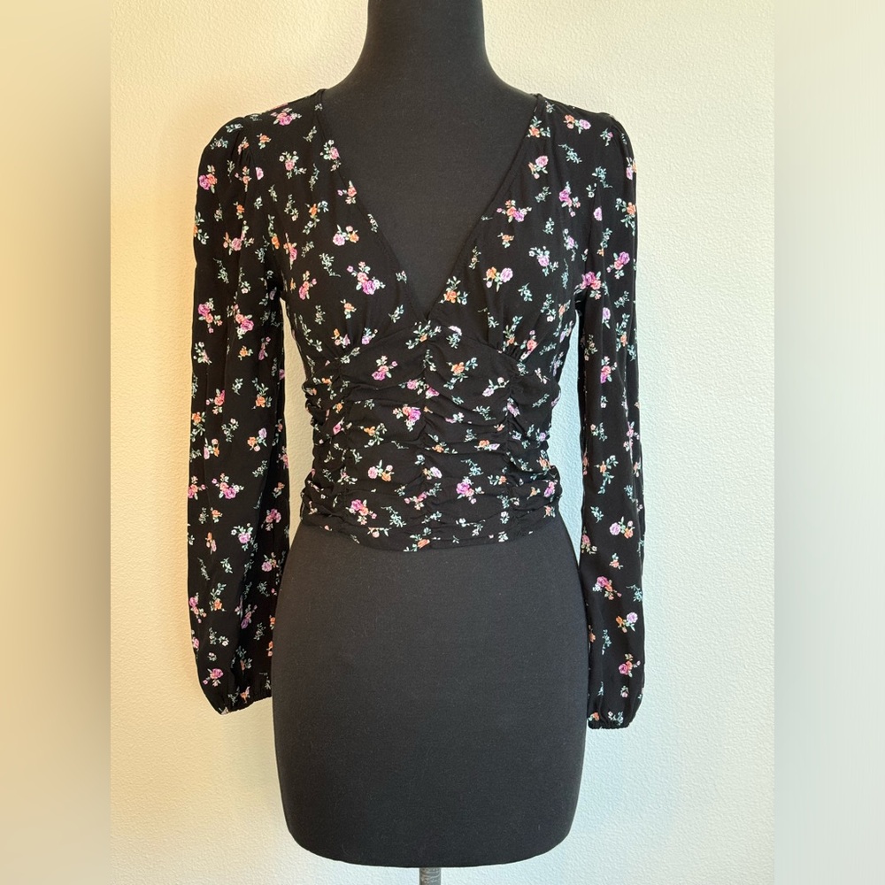 Wild Fable V Neck, Long Sleeve, Cropped Shirt - Size Small - NWOT